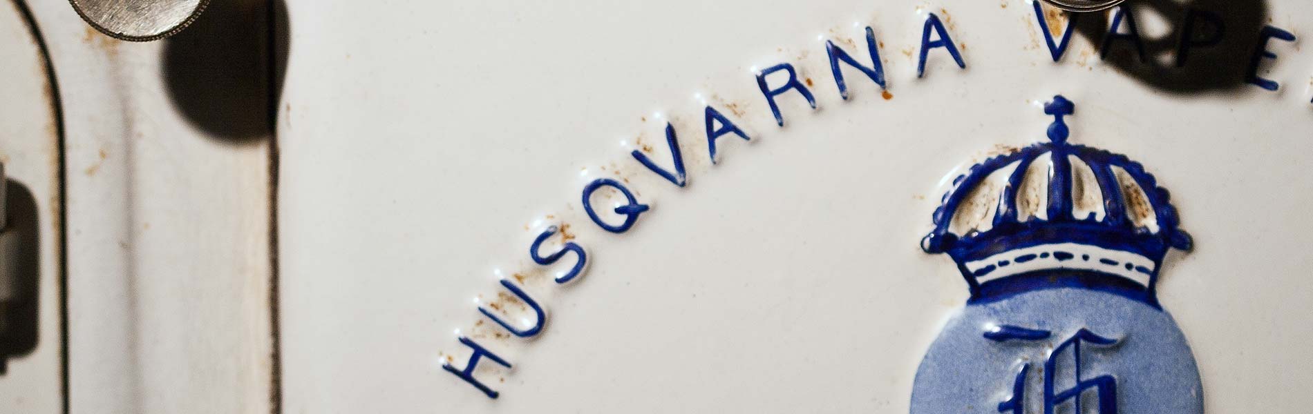 Närbild på logga på husqvarna